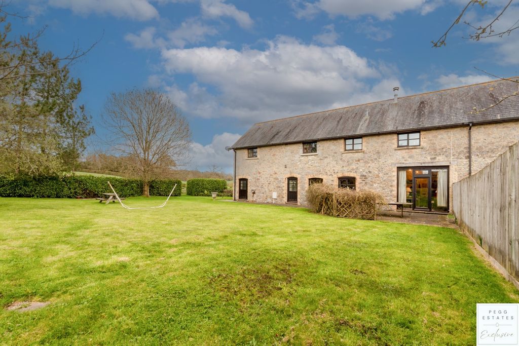Property photo 2 of 31