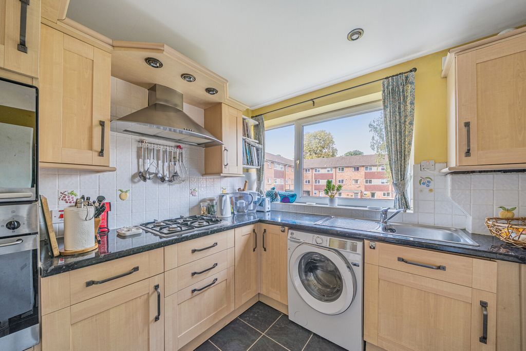 Property photo 3 of 14 1354888-13-68c7Ea...