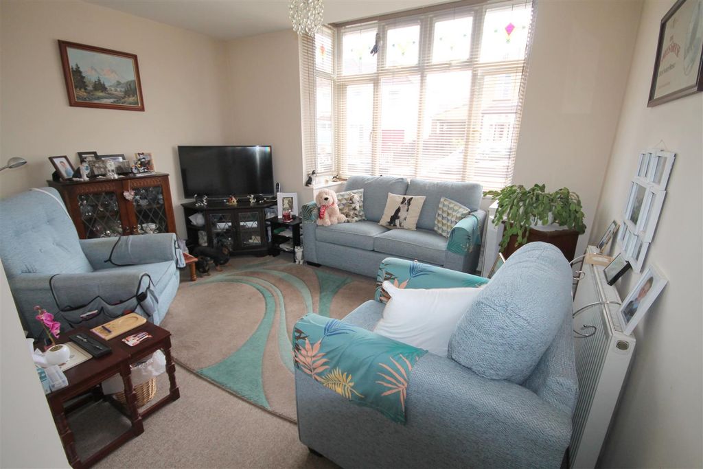 Property photo 2 of 13 Gfc Lounge.Jpg