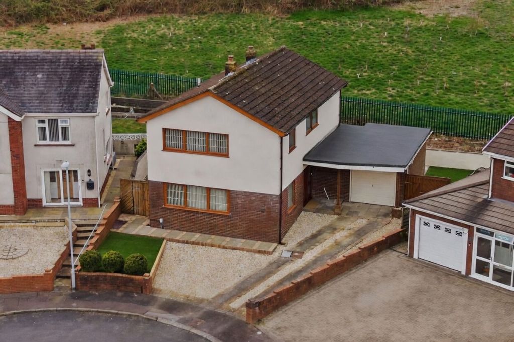 Property photo 1 of 28