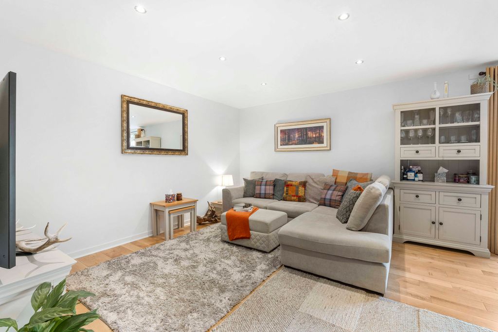 Property photo 3 of 39