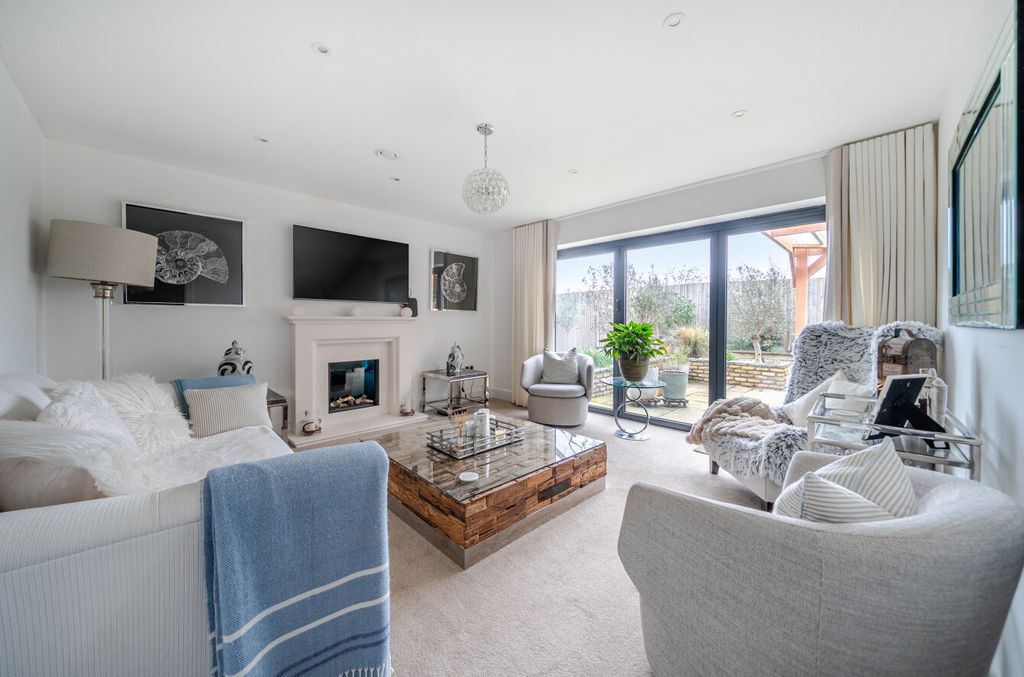 Property photo 3 of 16 1425276-7-69Af055...