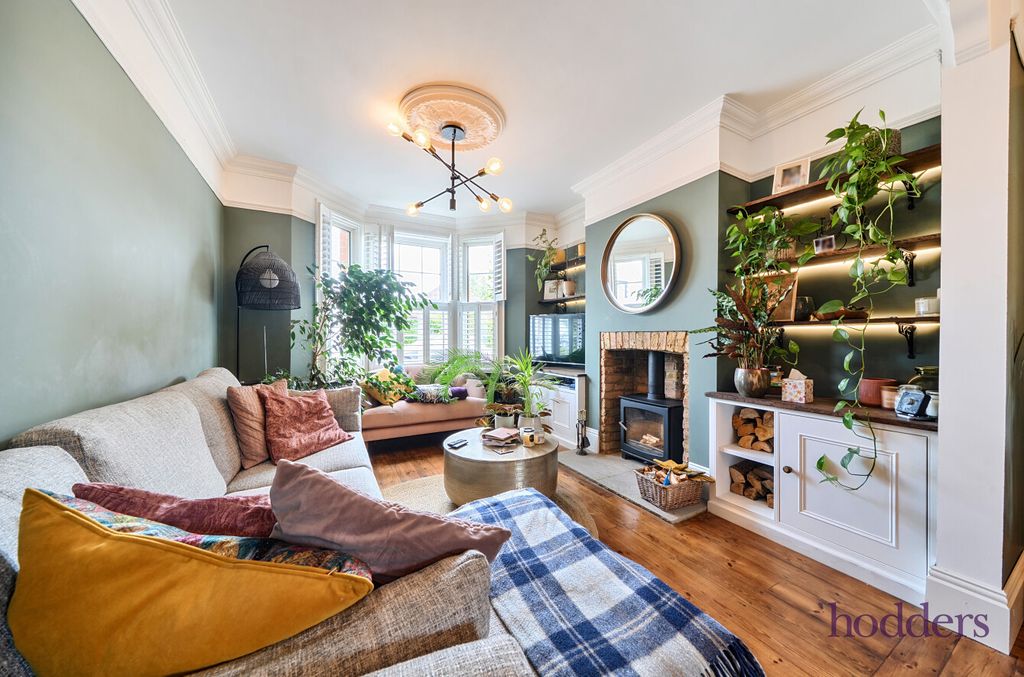 Property photo 2 of 20 cd361d65-1F35-40d...