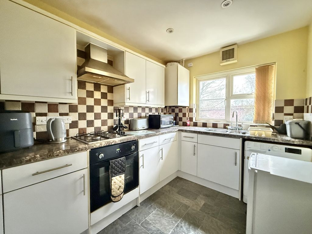 Property photo 2 of 11 Photo 8