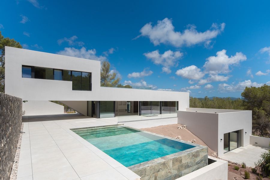 Property photo 1 of 25