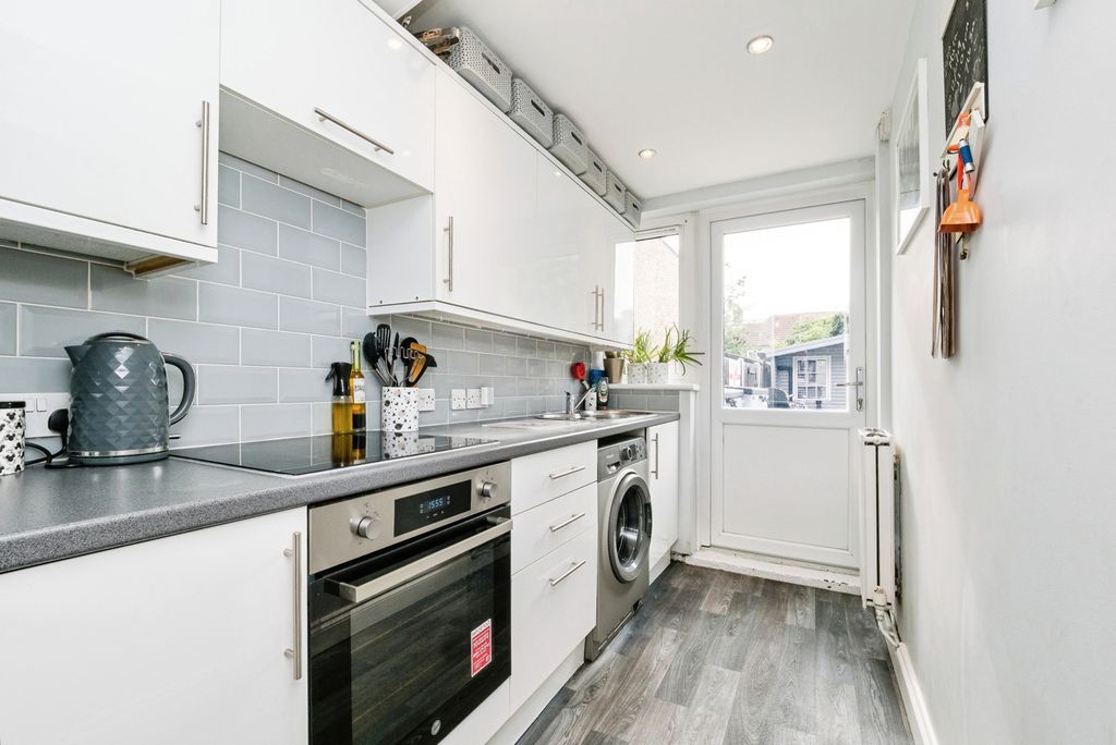 Property photo 3 of 18 Pbox-Img.Jpg