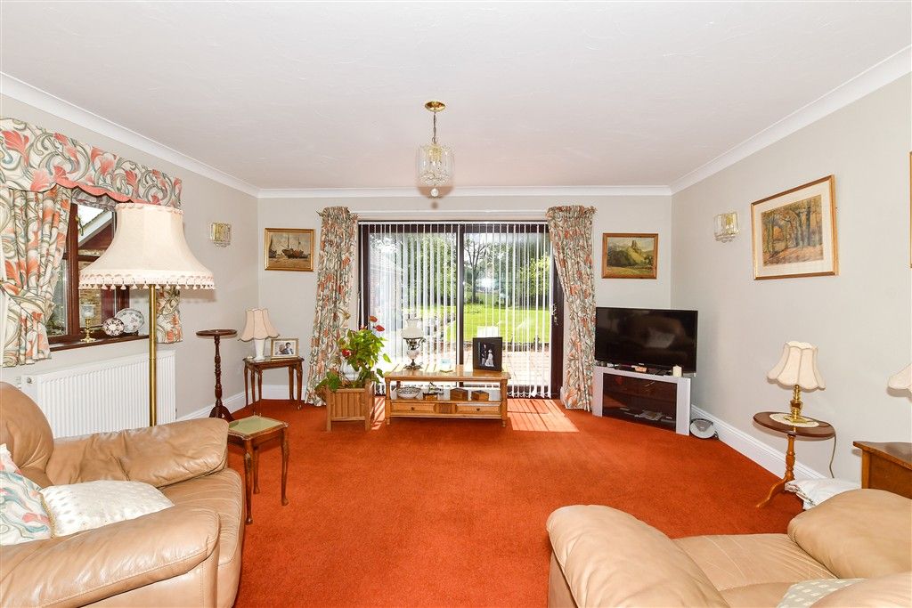 Property photo 1 of 14 Lounge