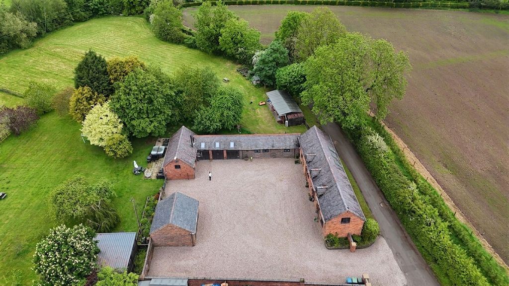 Property photo 2 of 34