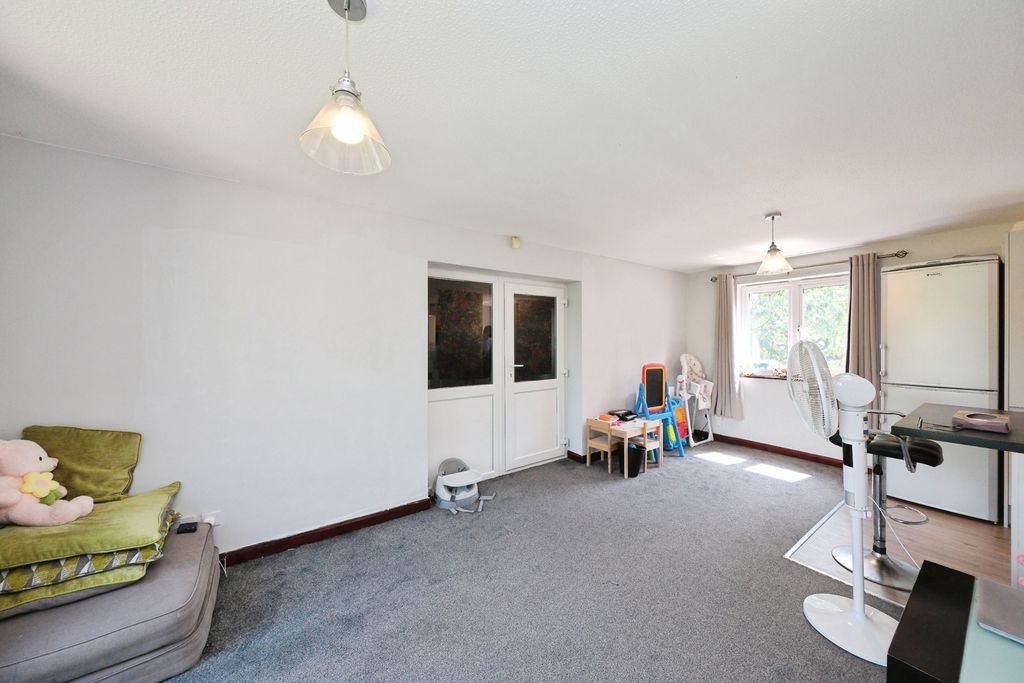 Property photo 3 of 16 Pbox-Img.Jpg