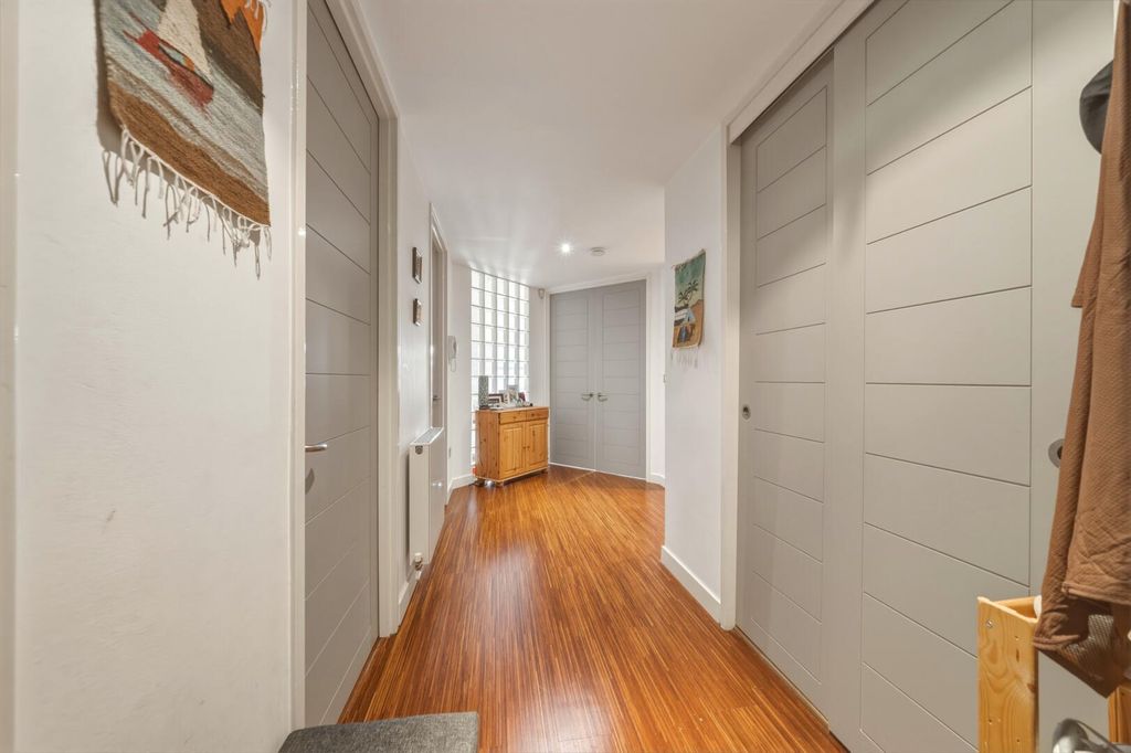 Property photo 2 of 22 Hallway