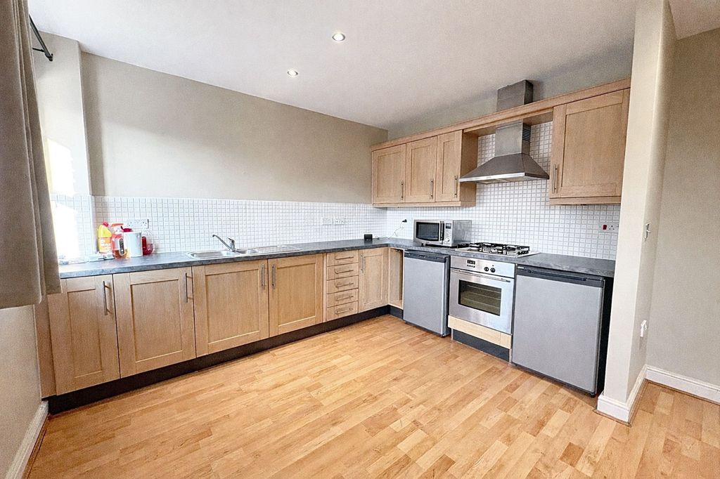 Property photo 3 of 9 Kitchen