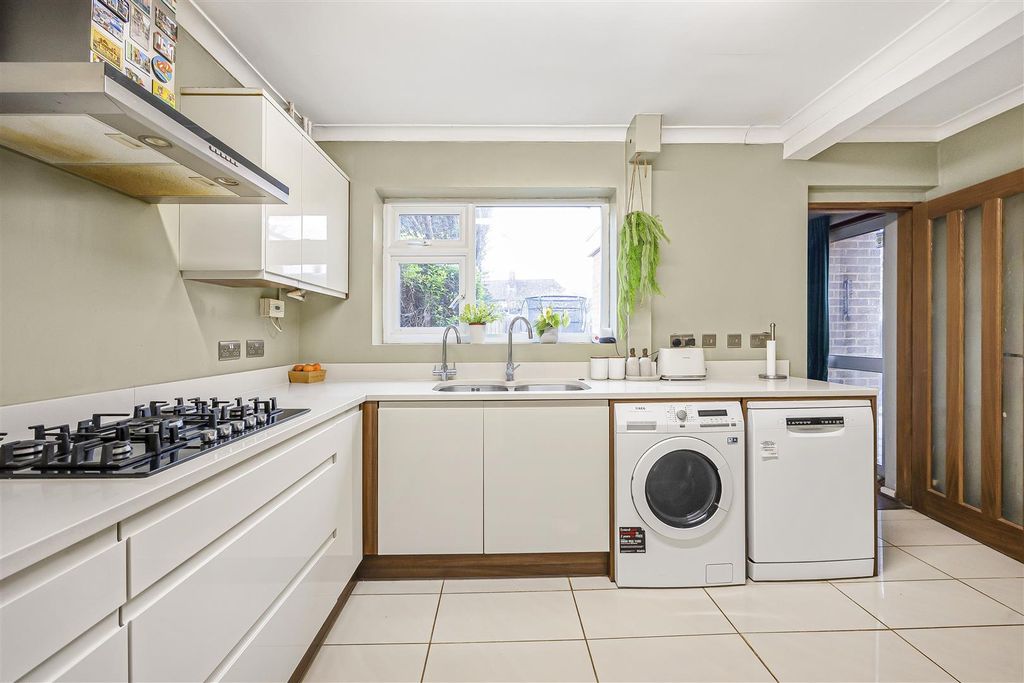 Property photo 3 of 20 6_77149.Jpg