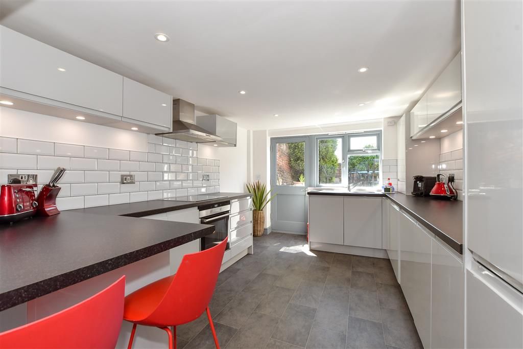 Property photo 1 of 17 Kitchen