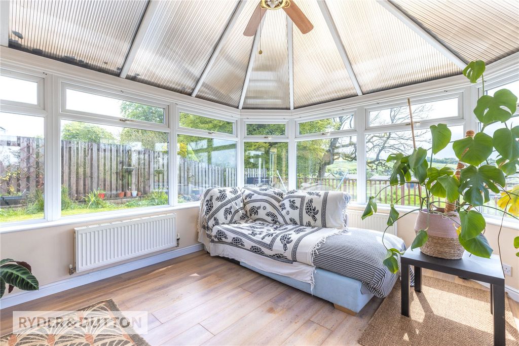 Property photo 3 of 20 Conservatory