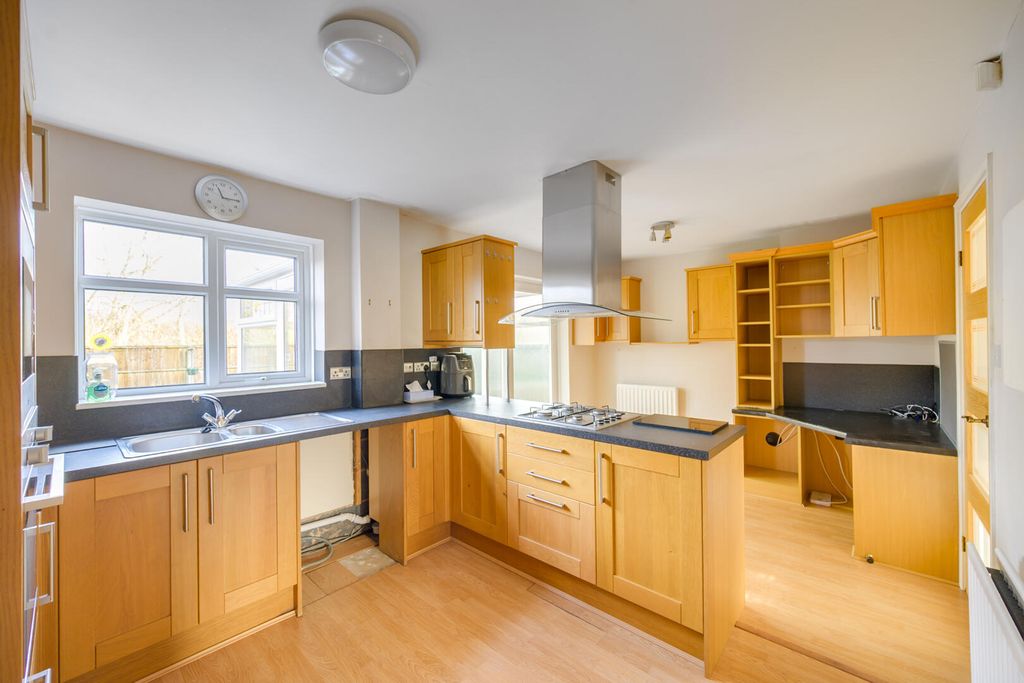 Property photo 3 of 28 Kitchen