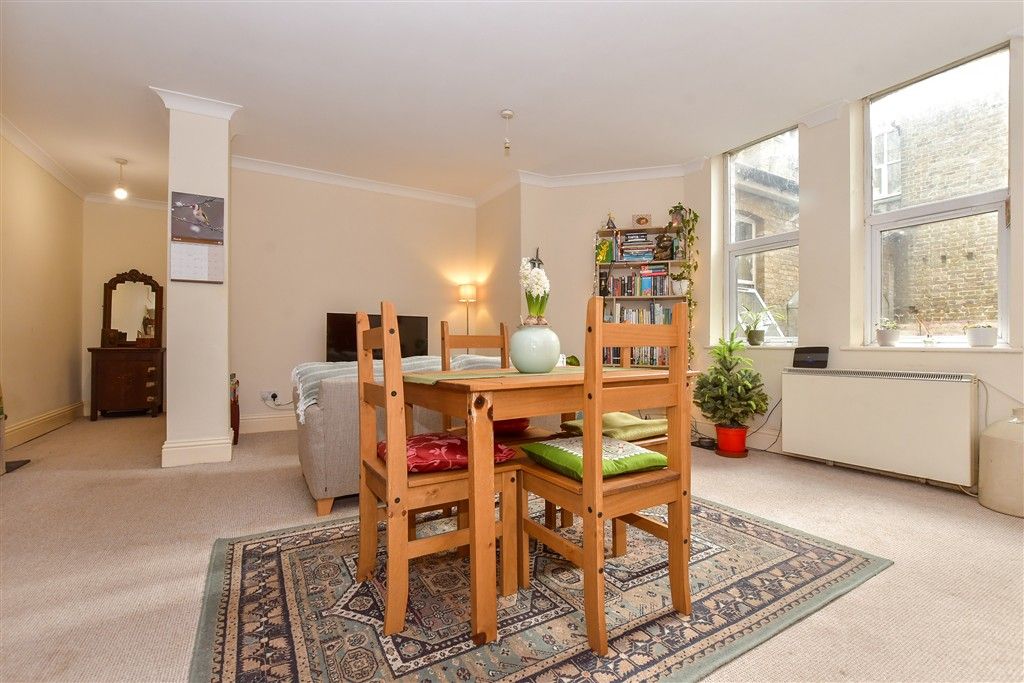 Property photo 1 of 10 Lounge/Diner