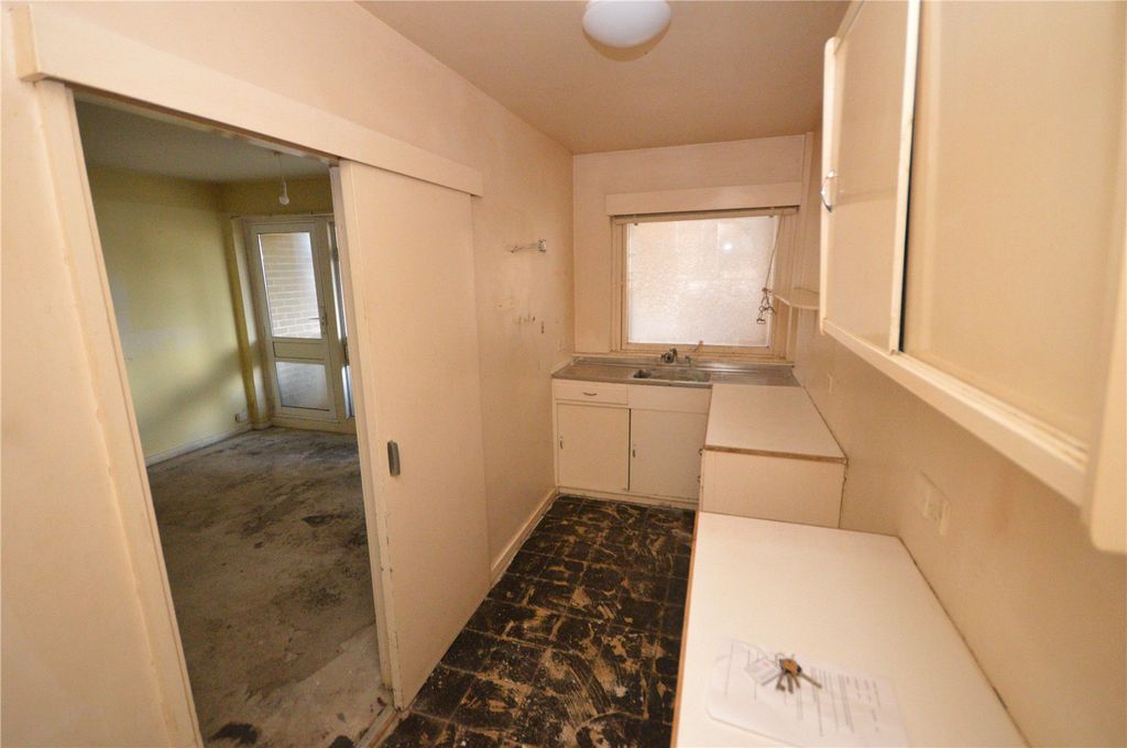 Property photo 2 of 9 Picture No. 12