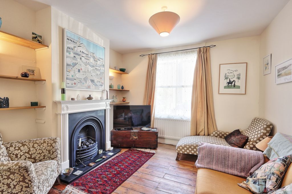 Property photo 2 of 24 8
