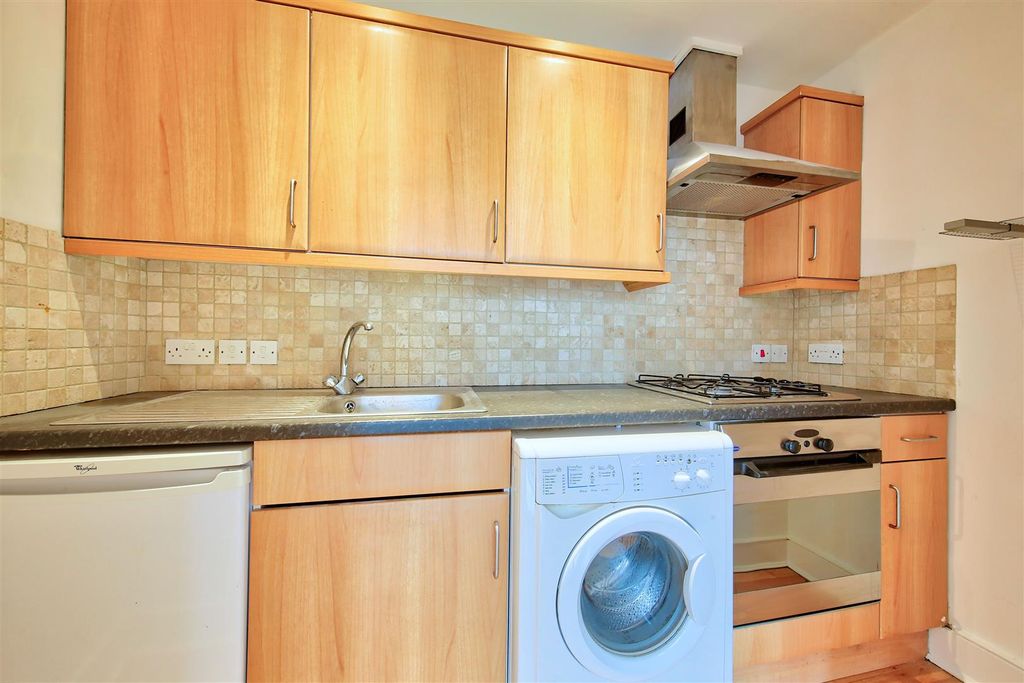Property photo 3 of 8 31_Kellino_Street_Image5_14597_4.Jpg