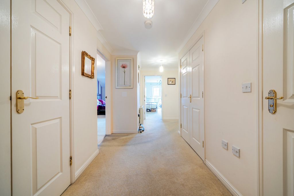 Property photo 2 of 14 Hallway