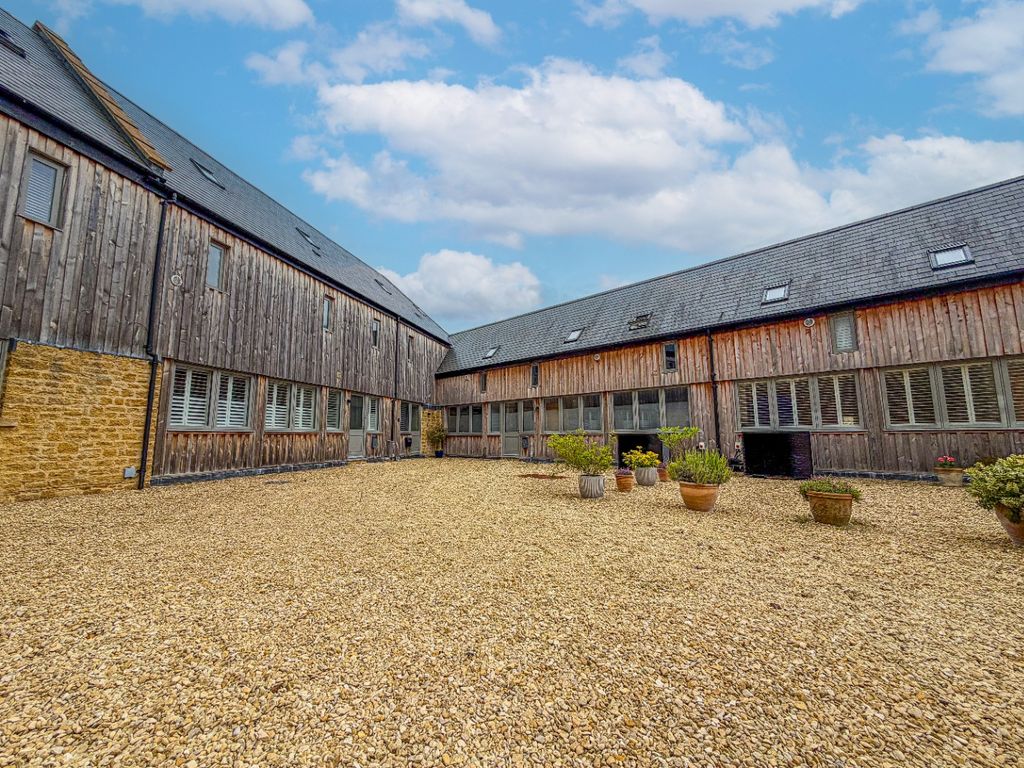 Property photo 1 of 16 5167333