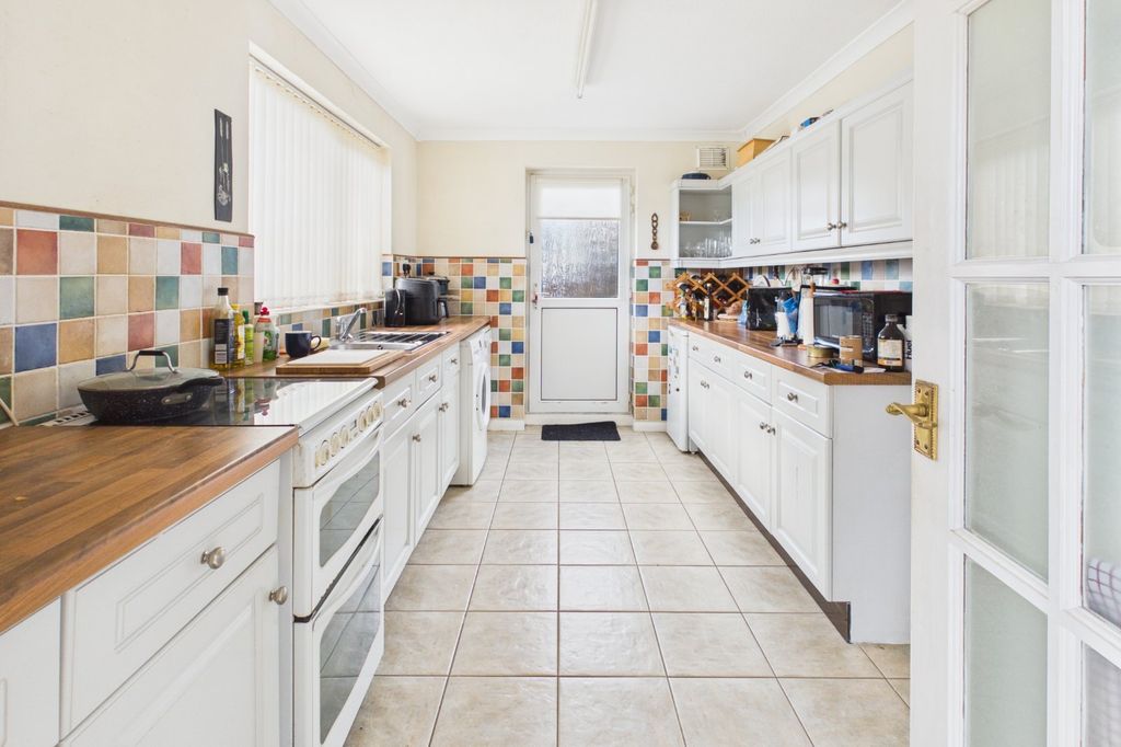 Property photo 3 of 14 Kitchen