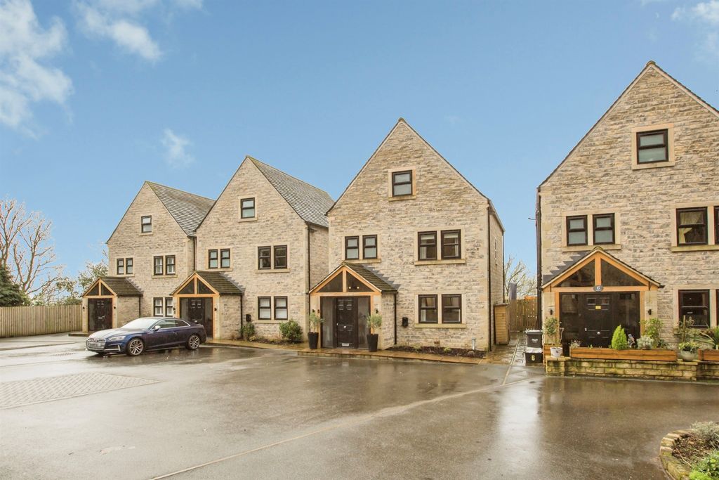 Property photo 2 of 21