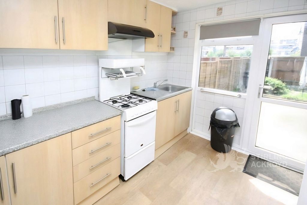 Property photo 1 of 7 Kitchen