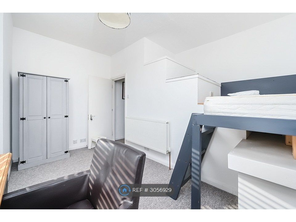 Property photo 2 of 12 Bedroom 1 Raised Double Bed
