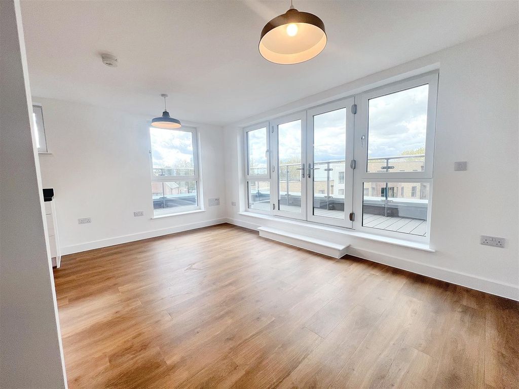 Property photo 2 of 10 Kitchen/Lounge/Diner