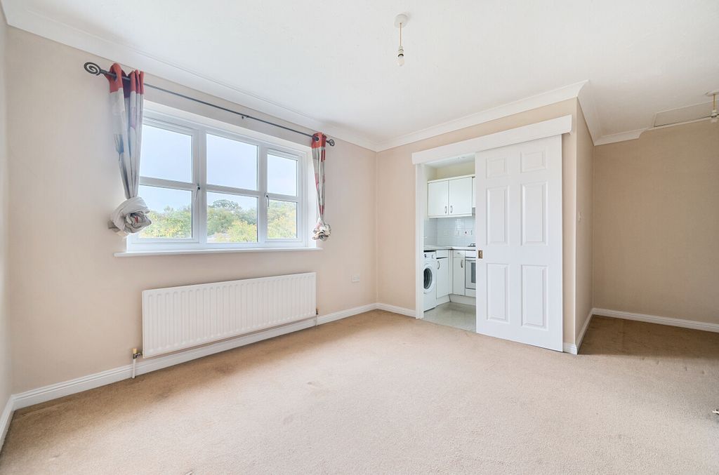 Property photo 3 of 16 1366038-11-68ee40...