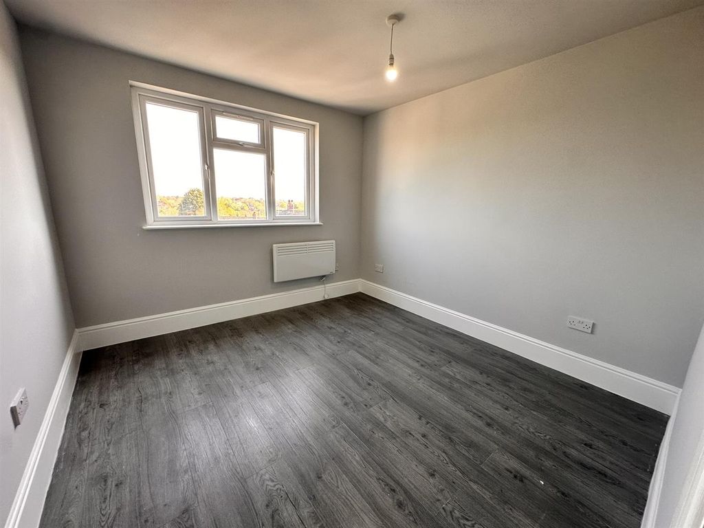 Property photo 2 of 4 Bedroom