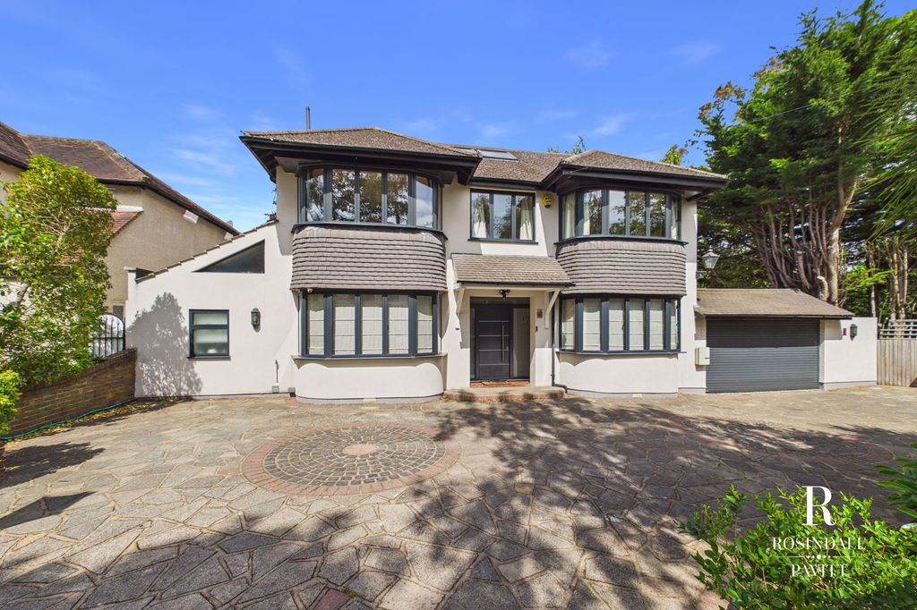 Property photo 1 of 32