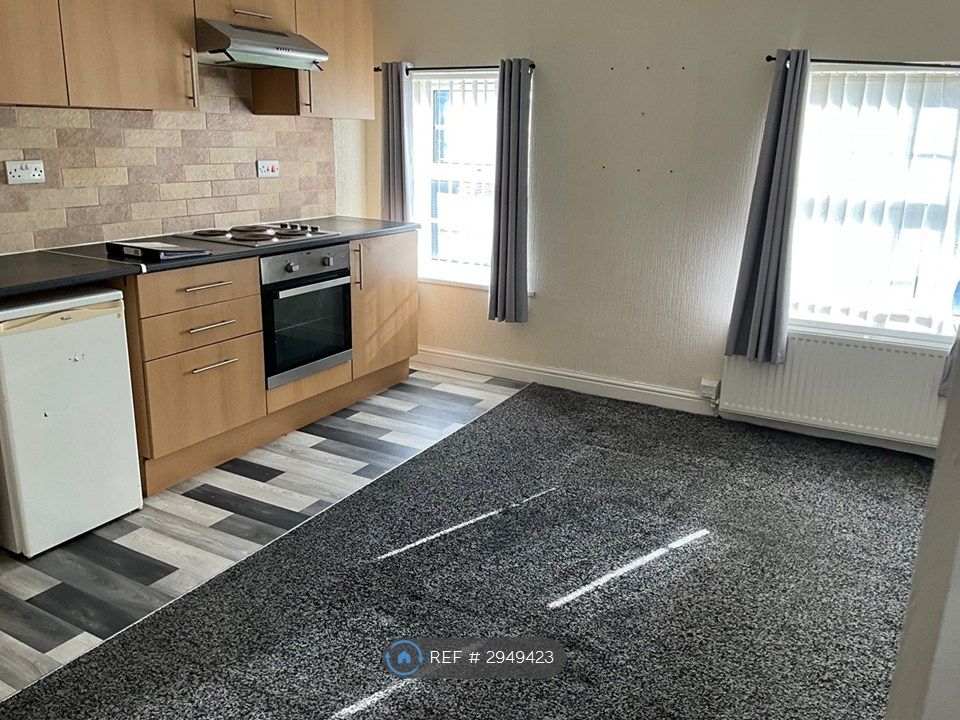 Property photo 2 of 6 Kitchen/Living Rooom