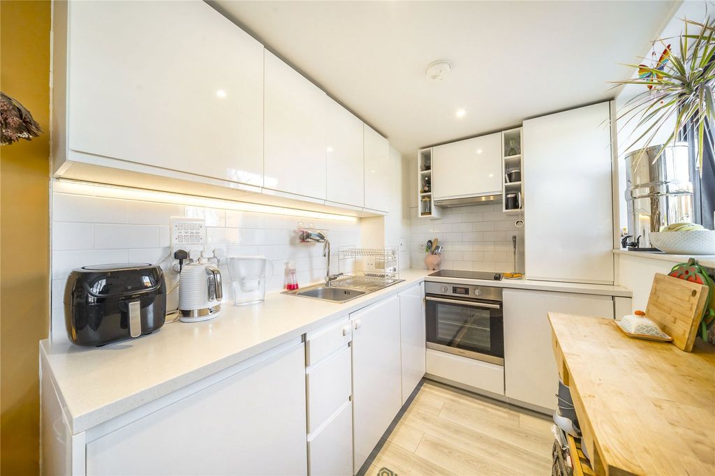 Property photo 3 of 6 Picture No. 10