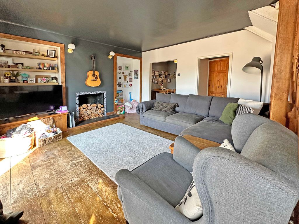Property photo 3 of 19