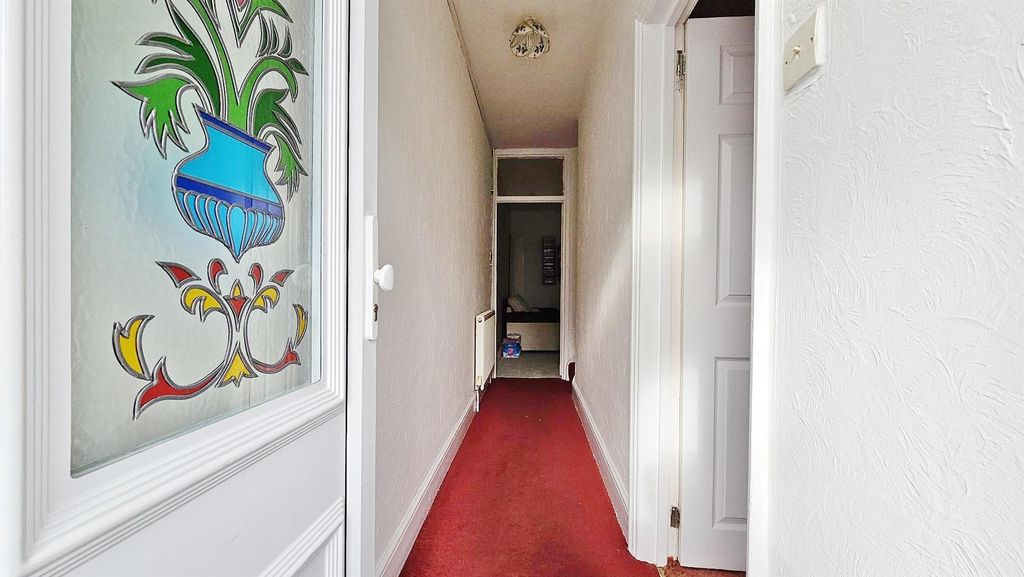 Property photo 3 of 18 Hallway