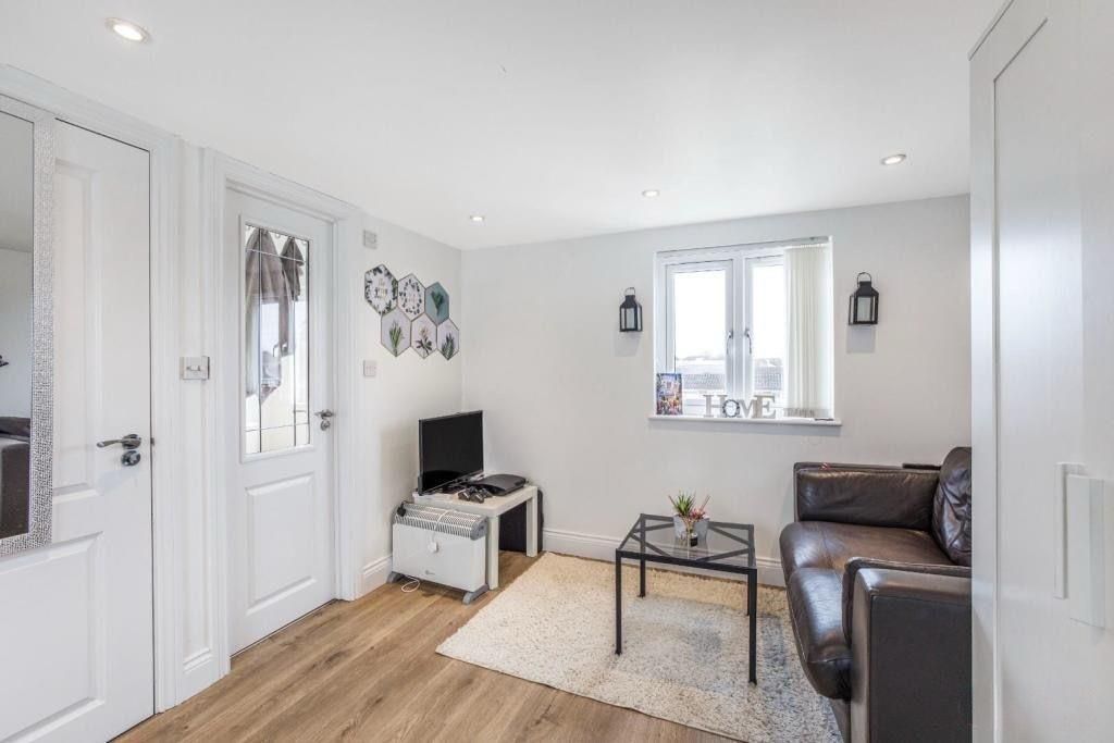 Property photo 2 of 17 6.Jpg