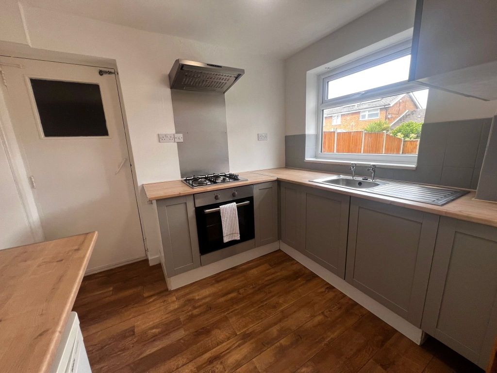 Property photo 3 of 16 Kitchen