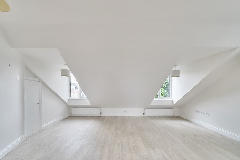 Property photo 3 of 18 Reception