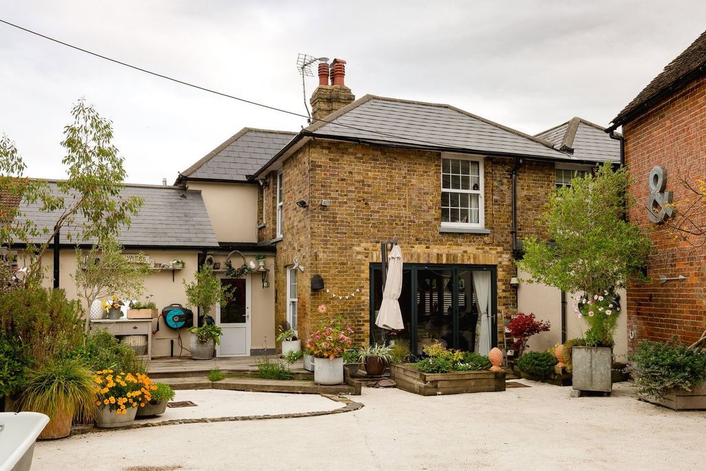 Property photo 1 of 44