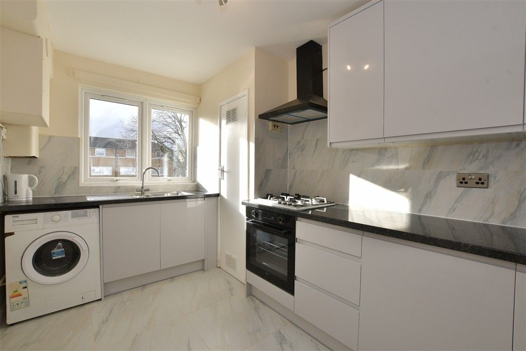 Property photo 2 of 11 Kitchen