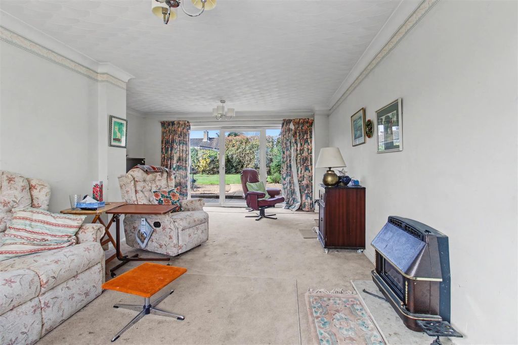 Property photo 3 of 21 Lounge