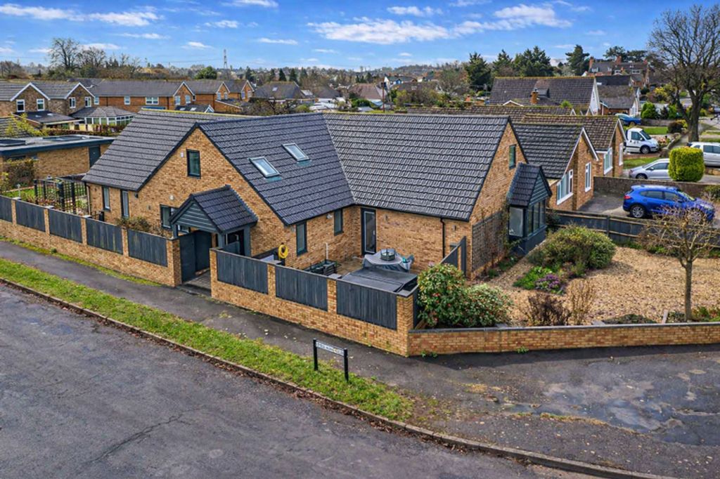 Property photo 1 of 51