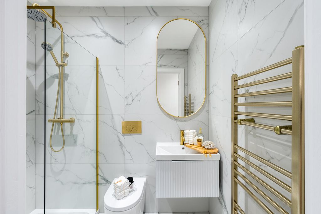 Property photo 1 of 12 Bathroom