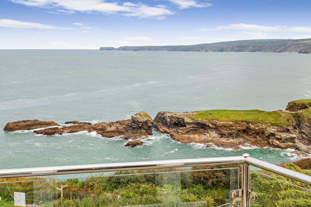 Property photo 3 of 16 Views