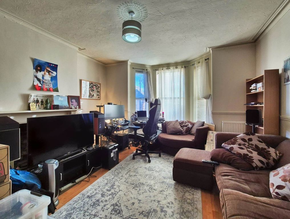 Property photo 2 of 12