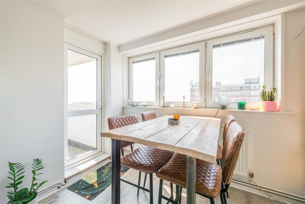Property photo 3 of 21 Goldstone House, Clarendon Road-8.Jpg