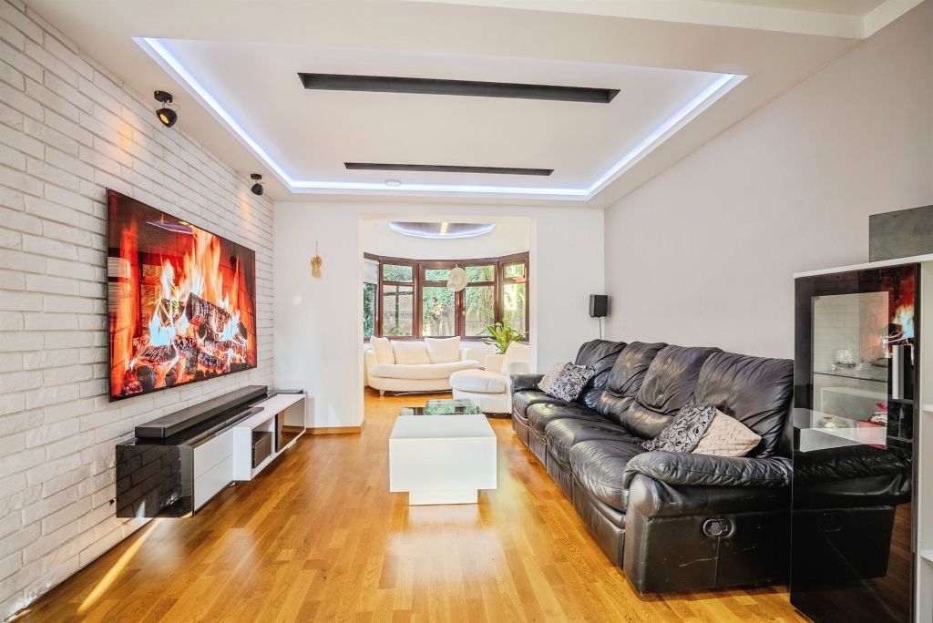 Property photo 3 of 20