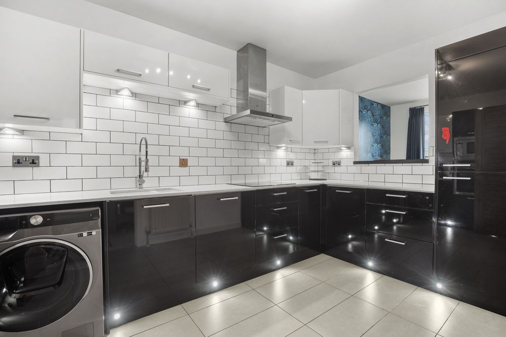 Property photo 2 of 20 Gallery